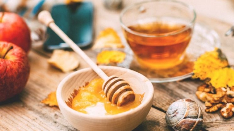 Mặt nạ từ mật ong, giấm táo và dầu dừa sẽ giúp mái tóc của bạn bóng mượt và khỏe mạnh hơn Mặt nạ từ mật ong, giấm táo và dầu dừa sẽ giúp mái tóc của bạn bóng mượt và khỏe mạnh hơn