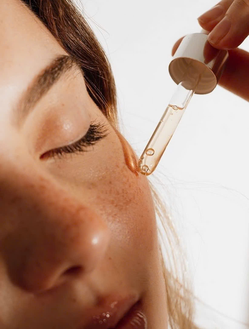 dung-kem-chong-nang-thuong-xuyen