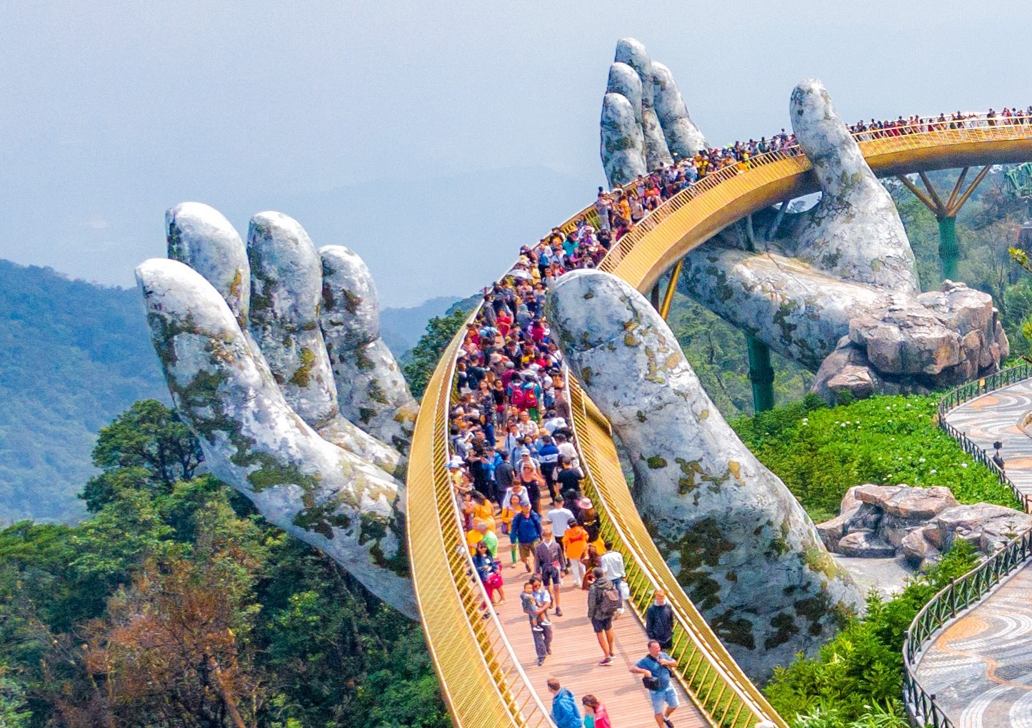 Cau-Vang-Ba-Na-Hill-du-lich-Da-Nang