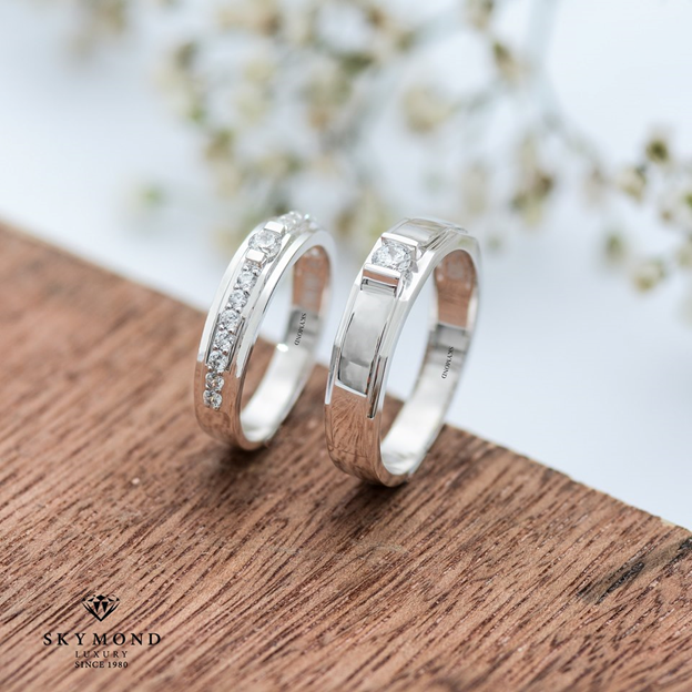 Chuyện chưa kể: Vì sao Platin tỏa sáng vượt thời gian? (Kể từ góc nhìn khoa học: Tính sáng bóng tự nhiên – không phai màu – phản quang mạnh khiến Platin luôn “shine” theo đúng nghĩa.)