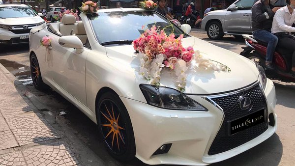 xe cưới lexus